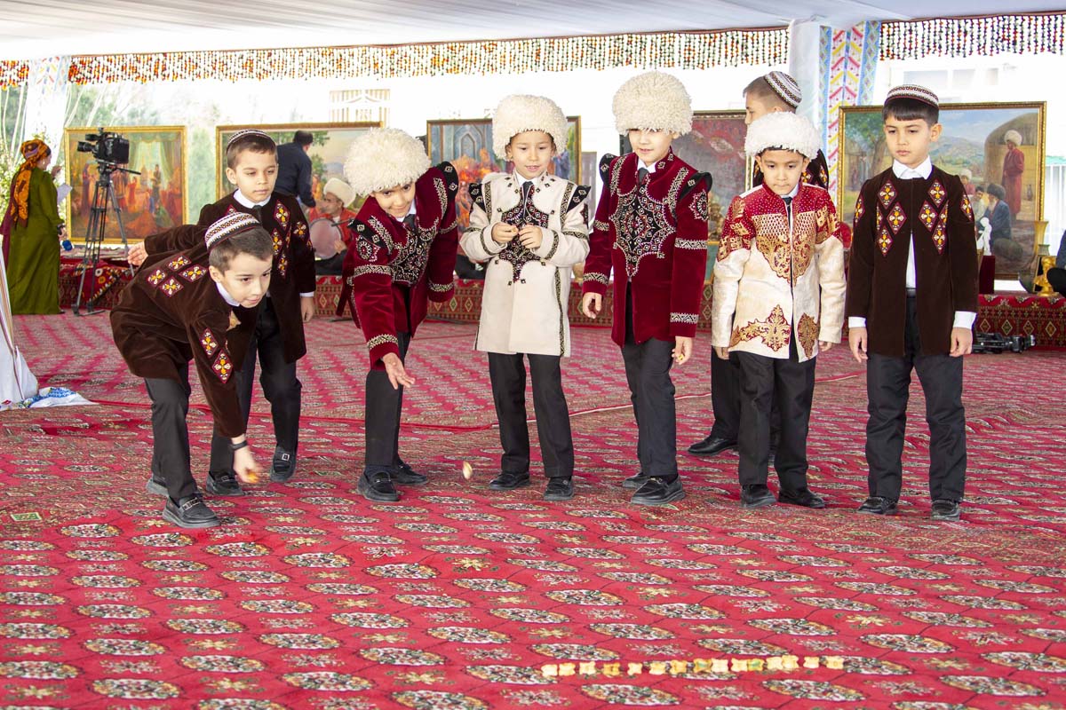 «Ene mähri» diýen hormatly ada mynasyp bolan zenanlary sylaglamak dabarasy